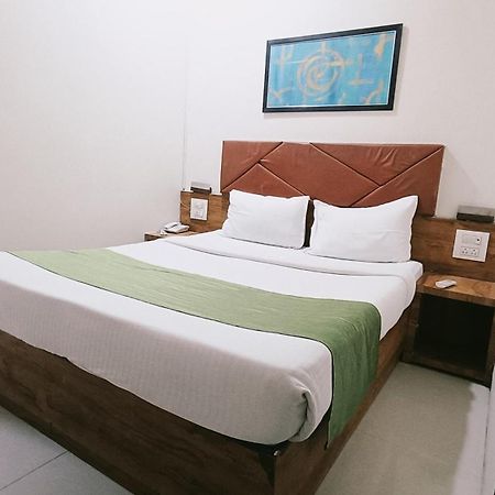 Hotel Comfort- Andheri West Мумбаї Екстер'єр фото